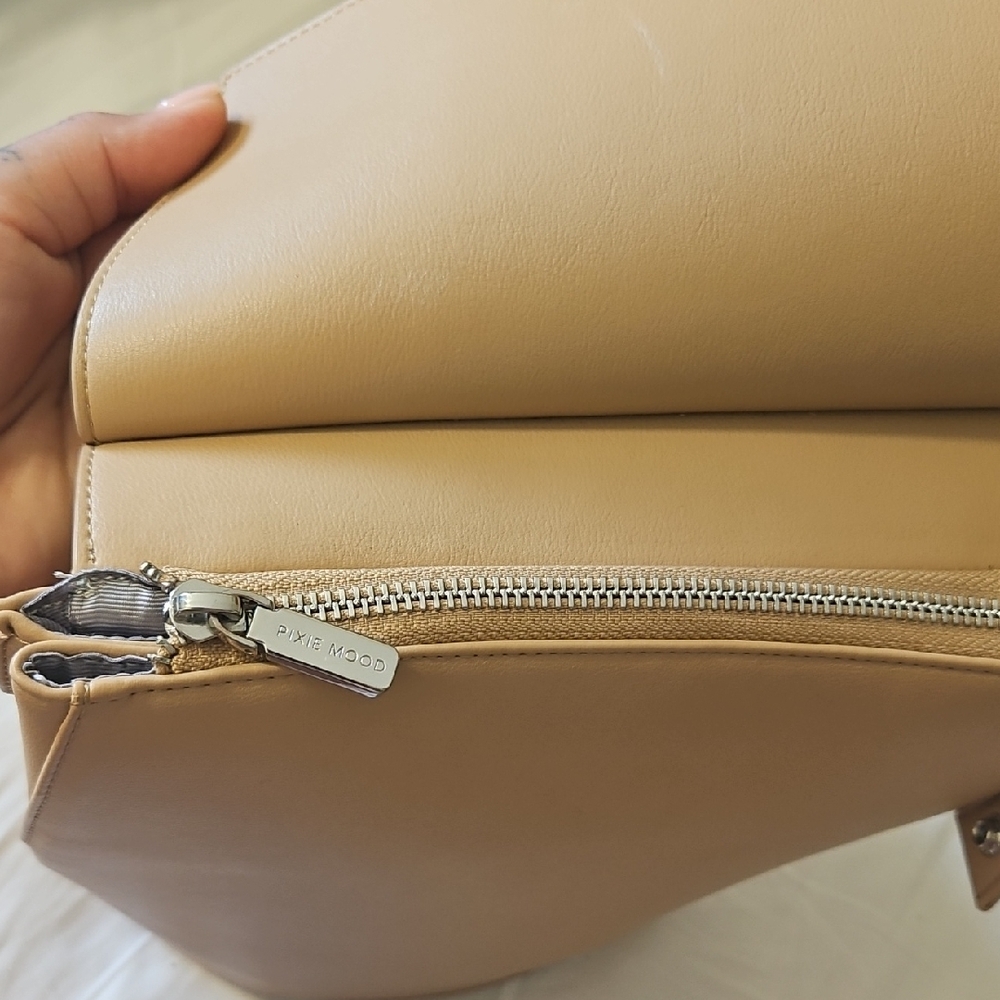 Chic Beige Women's Backpack - Picture 6 of 8